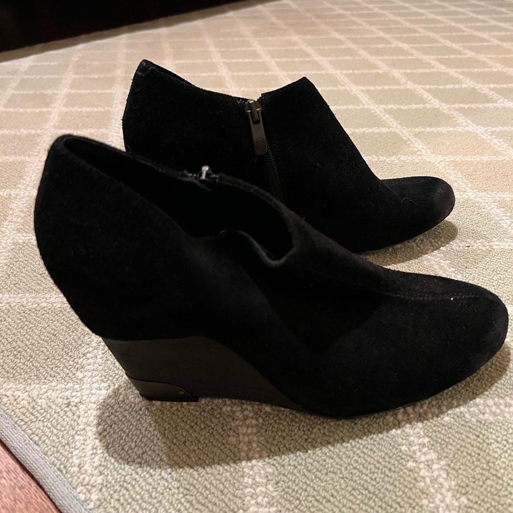 Vince Camuto Black Suede Wedge Ankle Bootie. Size 9.